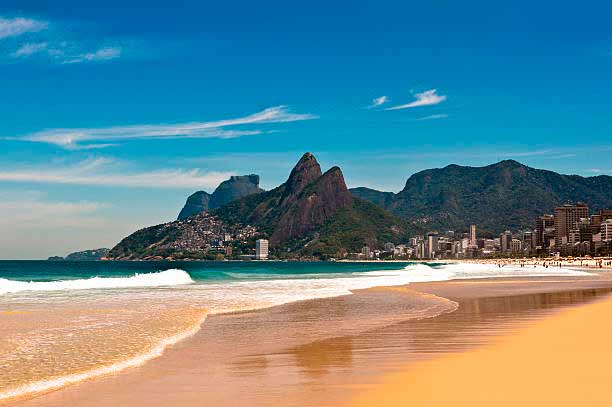 escreva me português  uma matéria 10 curiosidade sobre copacabana