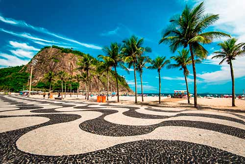 escreva me português  uma matéria 10 curiosidade sobre copacabana