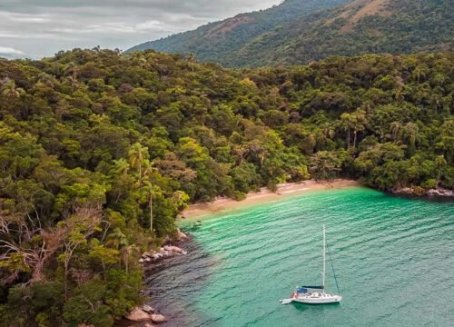 Praias paradisíacas perto do Rio de Janeiro: as melhores para bate-e-volta
