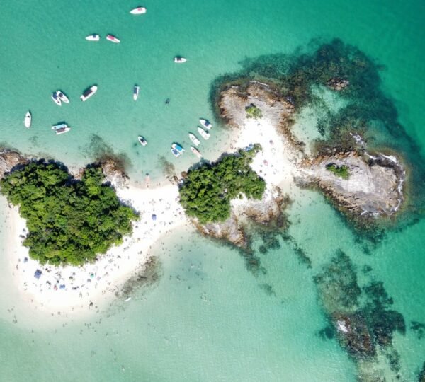 Passeio de lancha pelas ilhas de Angra dos Reis