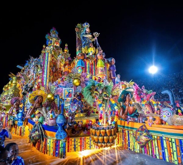 Sambódromo - Desfile de Fantasia de Carnaval em Sapucaí
