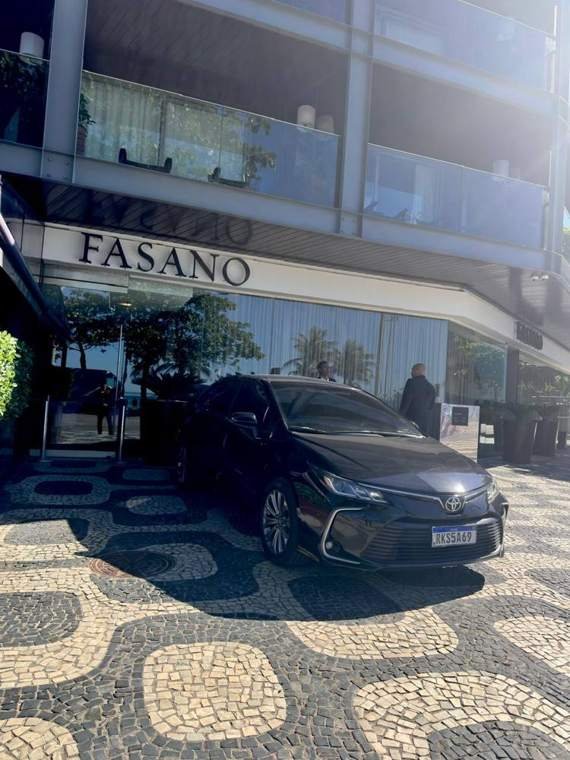 Sedan de transfer executivo em hotel de luxo no Rio de Janeiro